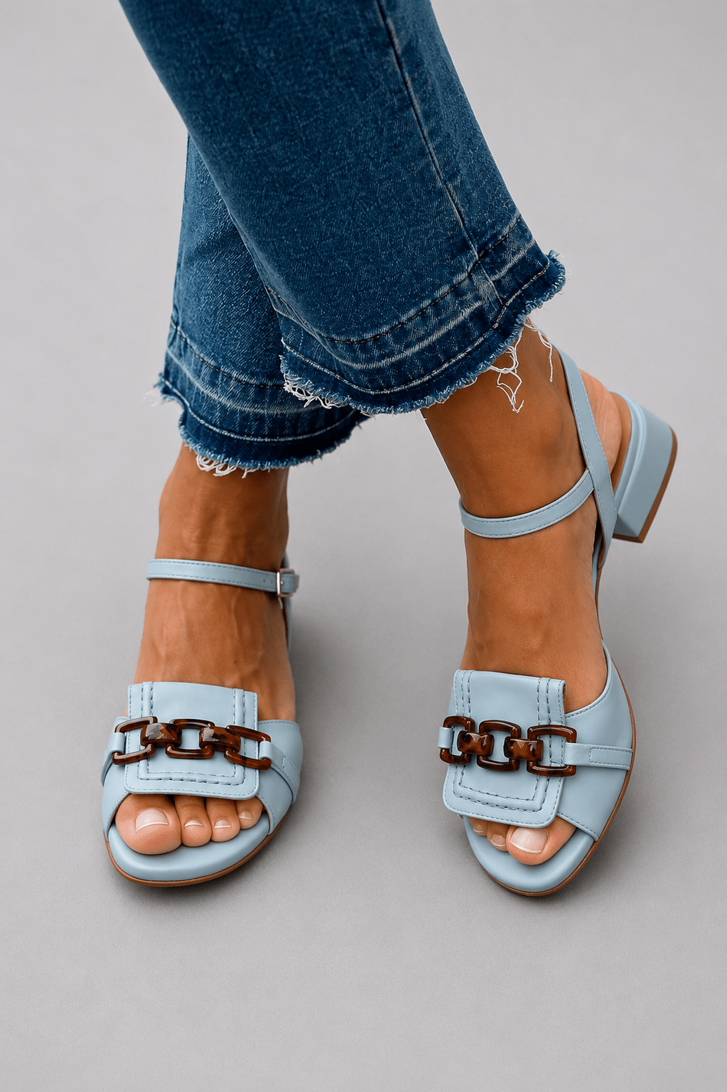 SARA | LOW BLOCK SANDALS