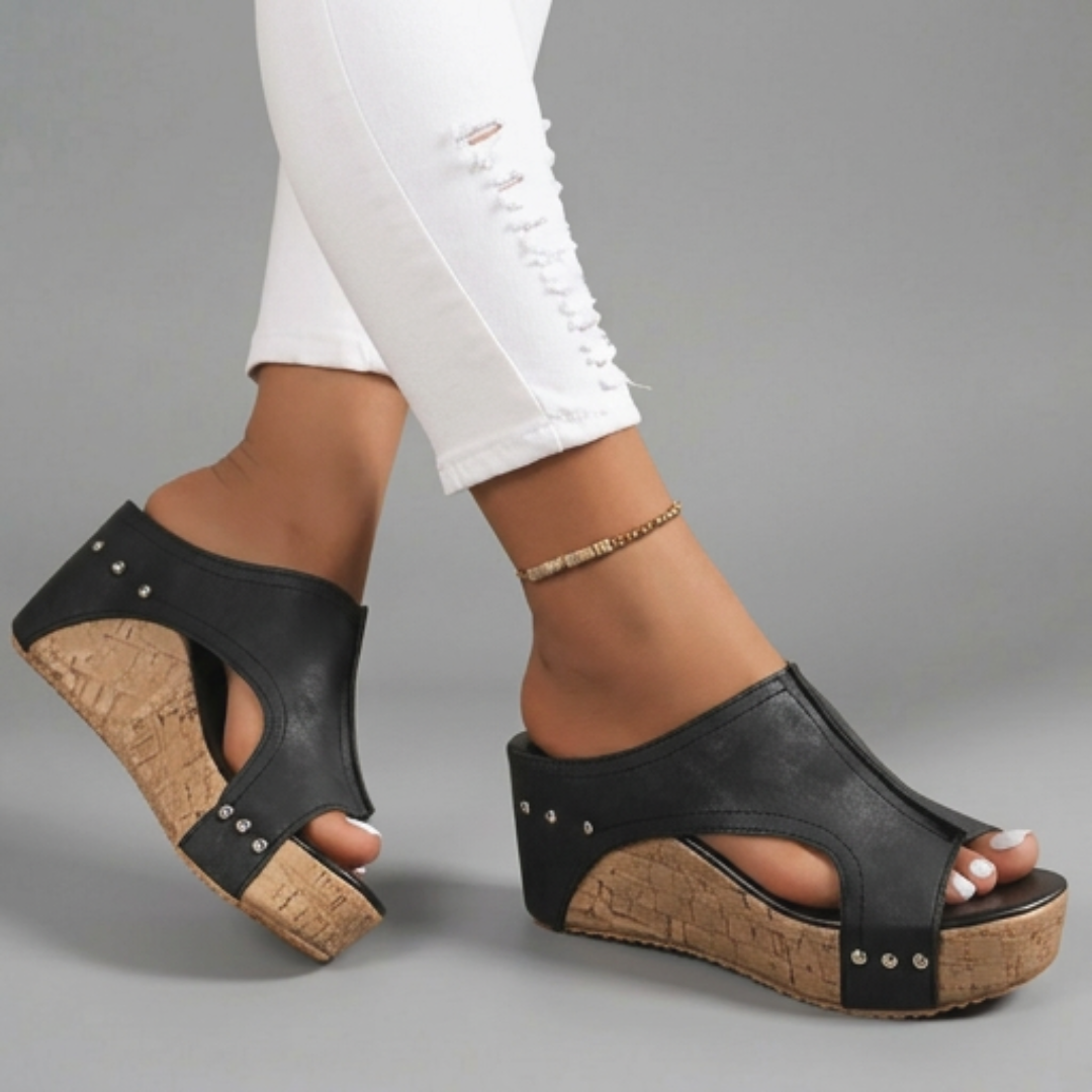 PIA | COMFORTABLE SUMMER WEDGES