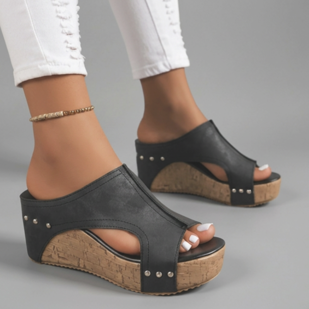PIA | COMFORTABLE SUMMER WEDGES