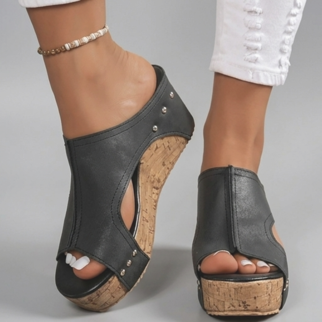 PIA | COMFORTABLE SUMMER WEDGES