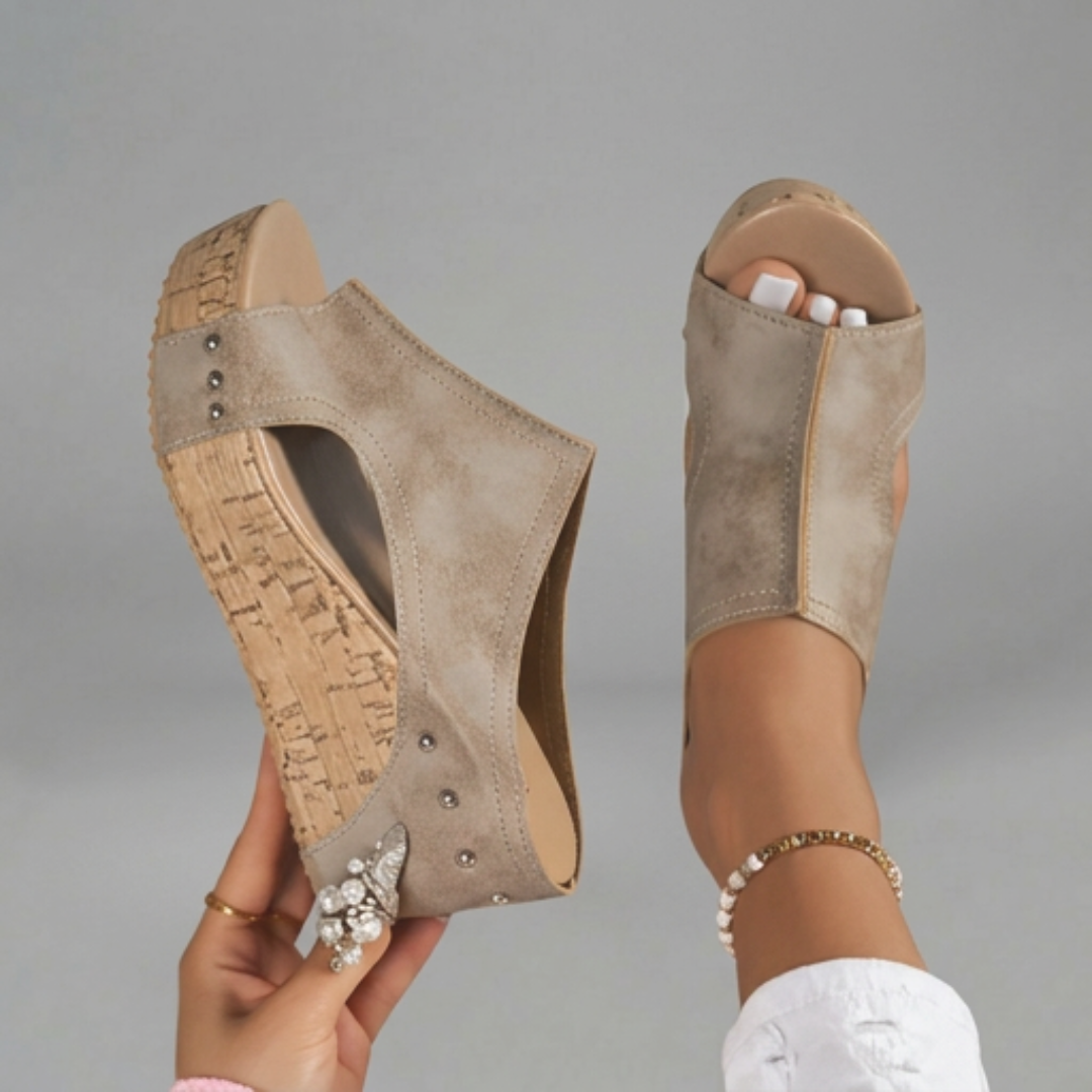 PIA | COMFORTABLE SUMMER WEDGES