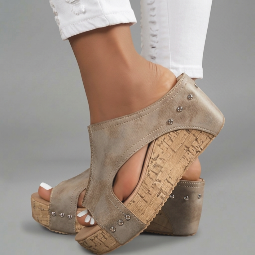 PIA | COMFORTABLE SUMMER WEDGES
